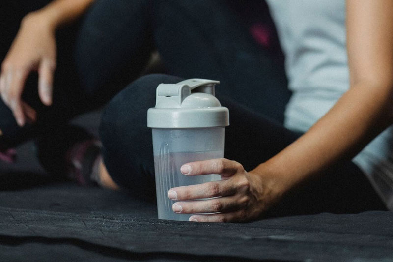 eviter courbatures apres sport hydratation