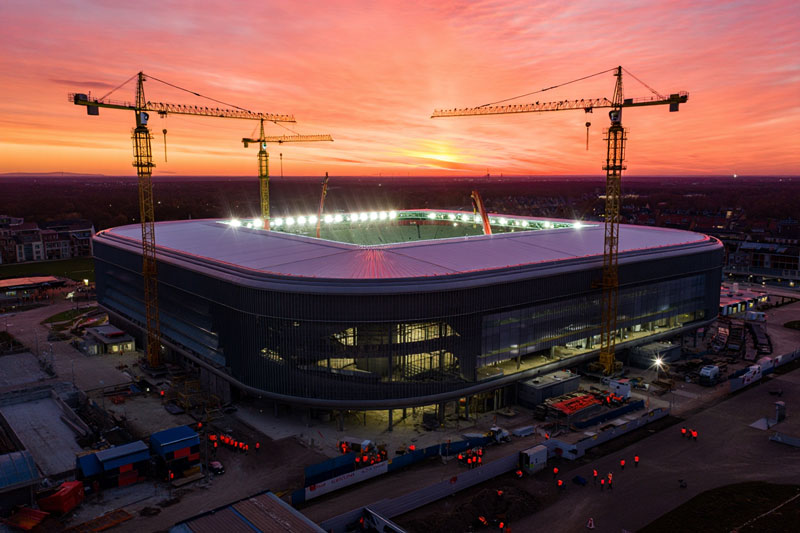 des chiffres qui donnent le vertige bienvenue dans le monde des stades a plusieurs milliards