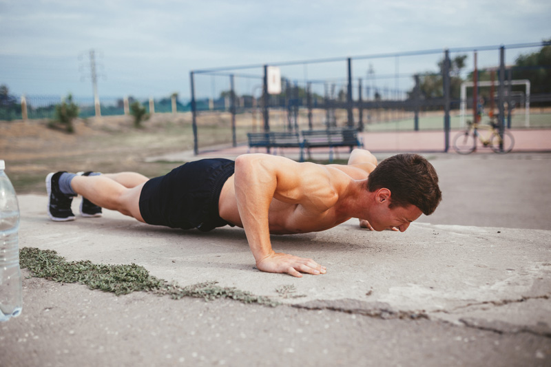 biceps comment creer une resistance sans materiel de sport