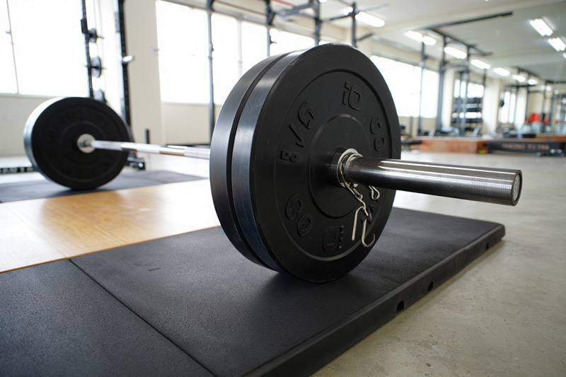 pourquoi le poids une barre olympique est la reference absolue