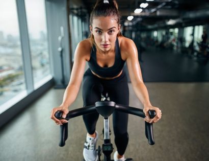 Déficit Calorique : Guide Complet 2025 pour Perdre du Poids (Calcul + Programme)