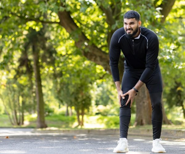 Douleur genoux course à pied : causes fréquentes et solutions