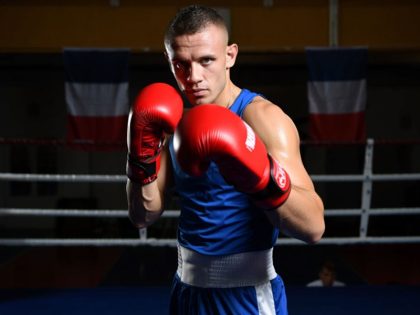 Grades Boxe Française : Comprendre le Système de Progression Complet (Gants Bleu à Argent)