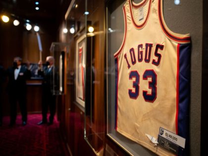 Maillot NBA Record : Le Plus Cher Jamais Vendu aux Enchères (Histoire et Prix)