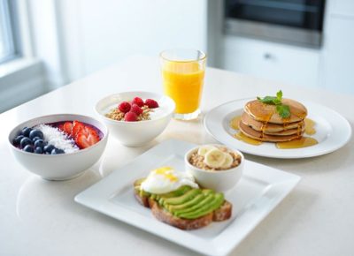 15 Recettes de Petit-Déj Healthy pour sportifs : Rapides et Protéinées