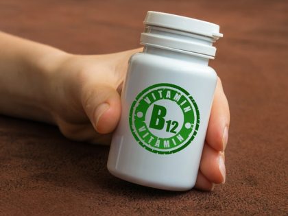 Vitamine B12 effets secondaires : risques, dosage et précautions